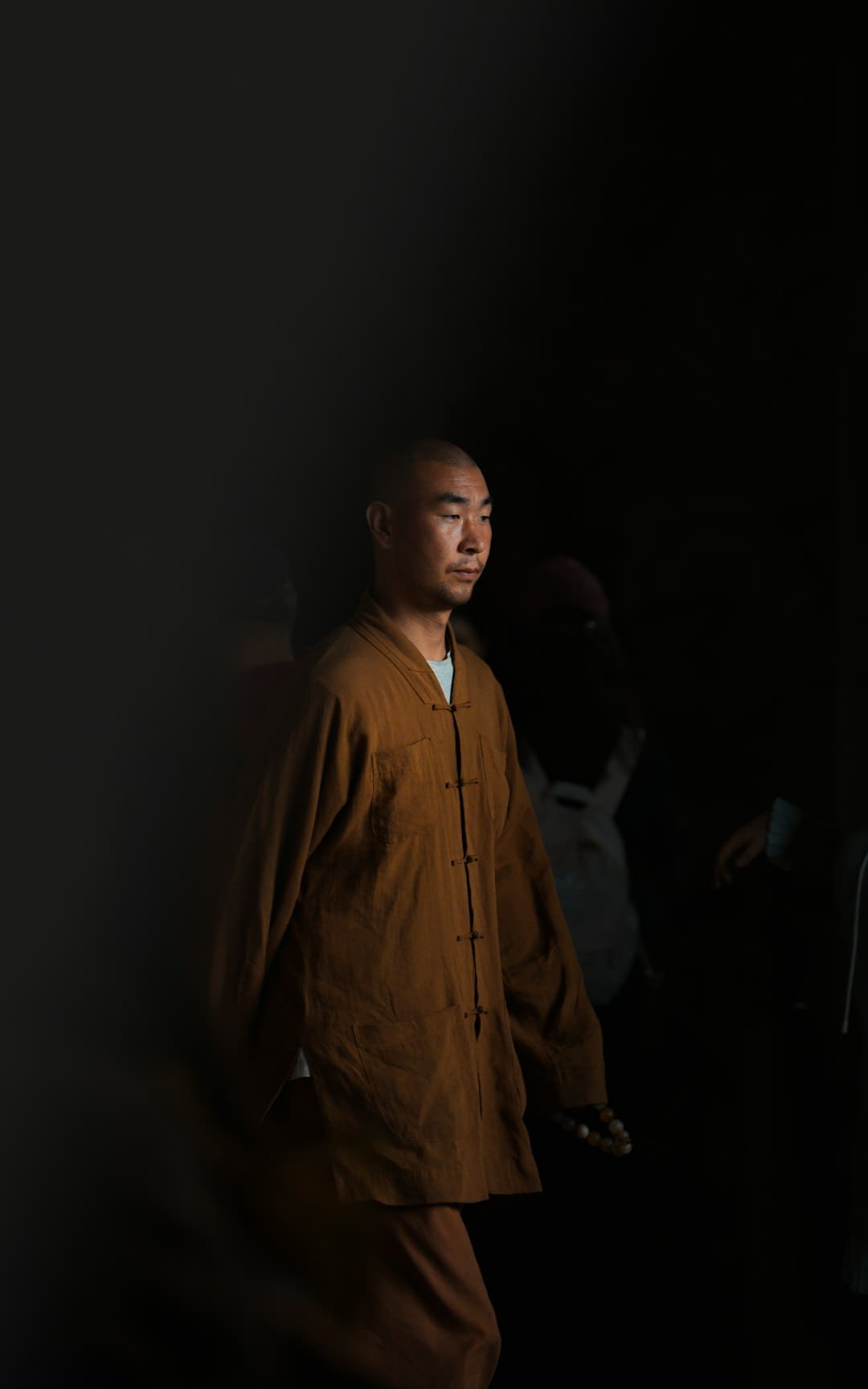 去非洲打工的我国年轻人！一些我国年轻人被迫或自动把找工作的目光投向非洲